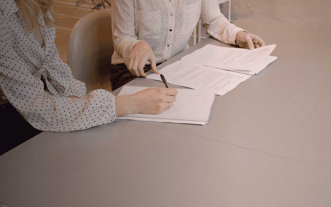 Checklist pháp lý trước khi ký hợp đồng dịch vụ dài hạn